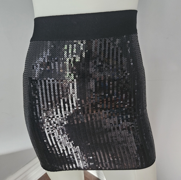 Bebe skirt - Picture 1 of 6